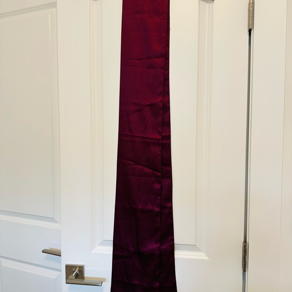 Chi chi London cranberry dress w sash! UK 12P 🔥 - Picture 9 of 9